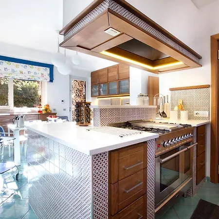 - Daniela Вілла Сорренто