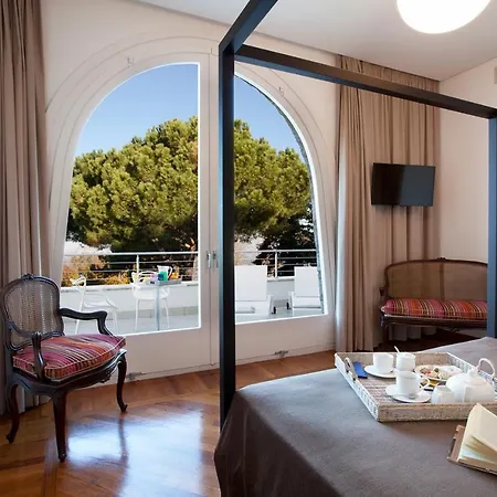 - Daniela Вілла *