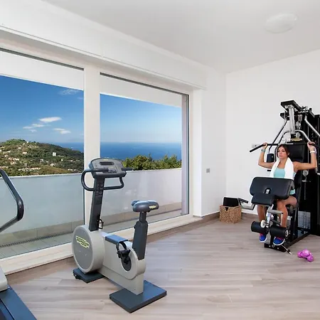 - Daniela Вілла *