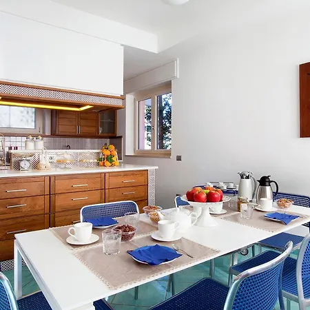 - Daniela Вілла