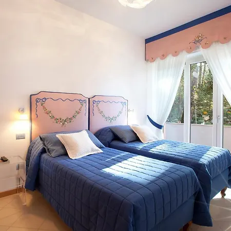 - Daniela Вілла *