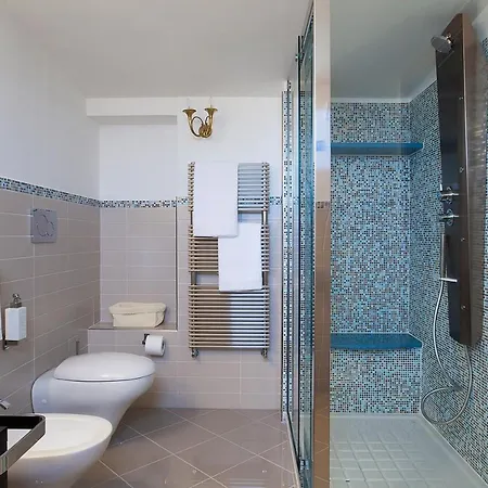 - Daniela Сорренто