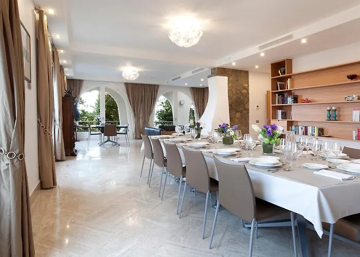 - Daniela Вилла Сорренто