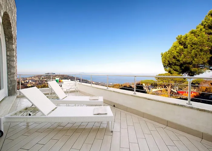 - Daniela Вилла