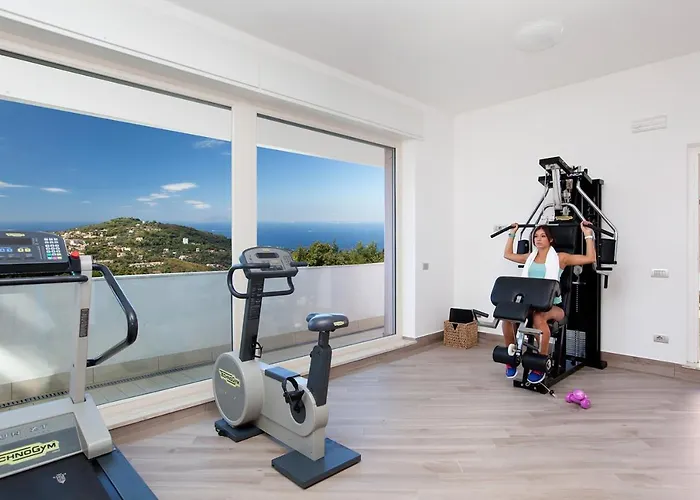 - Daniela Вилла *