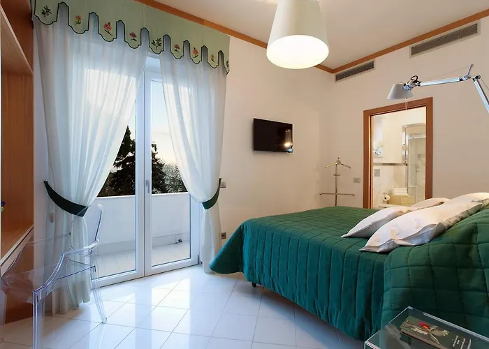 - Daniela Вилла Сорренто