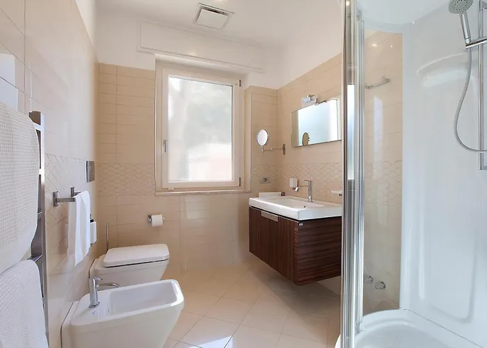 - Daniela Вилла *